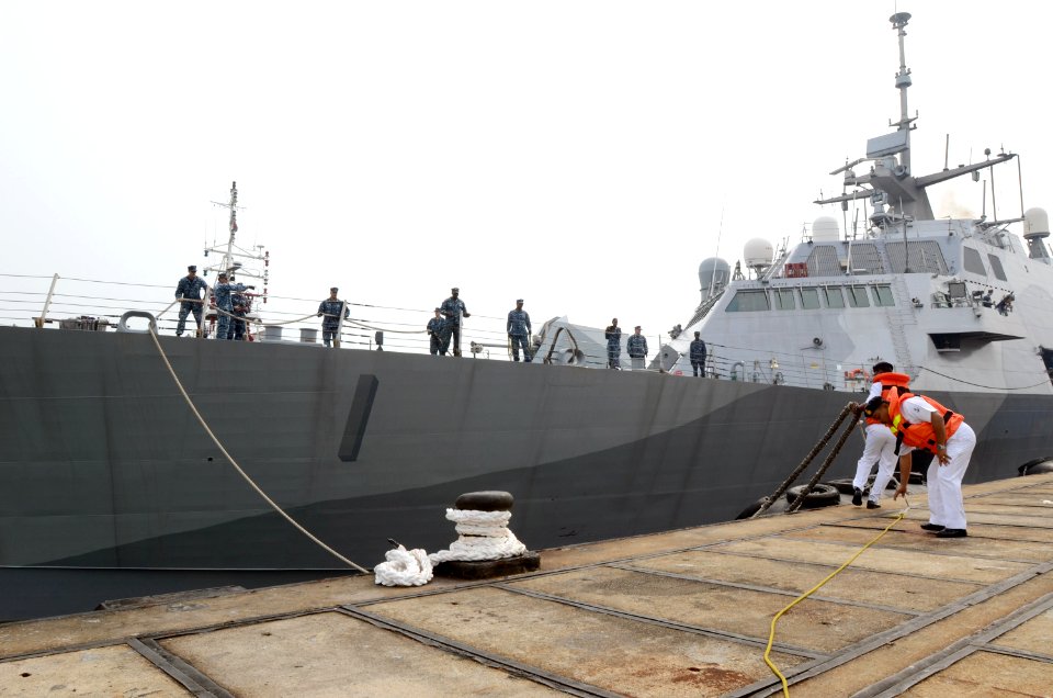 USS Freedom arrives in Kuantan, Malaysia. (9084851721)
