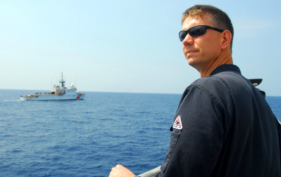 USS Freedom operations 100303-N-GU530-849