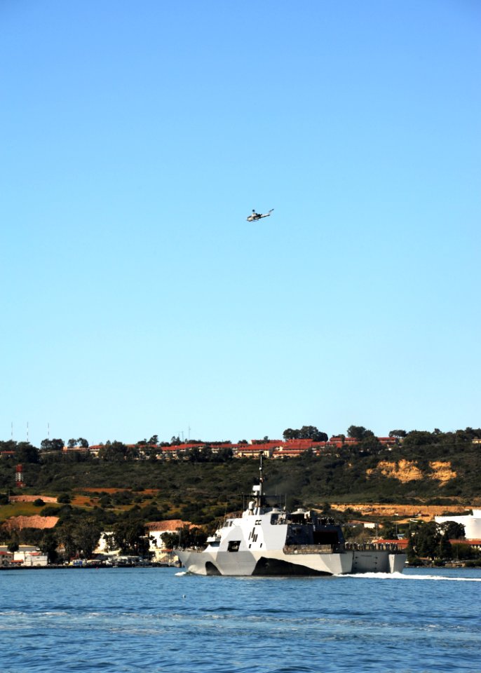 USS Freedom gets underway 130301-N-FO359-030