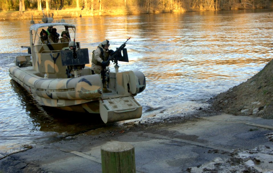 US Navy 061208-N-4097B-008 Sailors assigned to Riverine Squadron One (RIVRON-1) conducts their final exercises prior to deployment