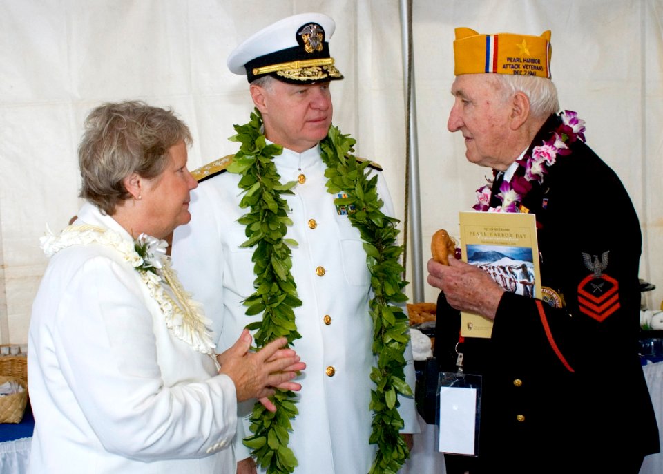 US Navy 061207-N-9076B-092 Commander U.S. Pacific Fleet Adm. Gary Roughead and his wife Ellen, talk with Pearl Harbor survivor Edward F. Borucki of Massachusetts after taking part in the joint U.S. Navy-National Park Service ce