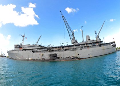 USS Frank Cable assists USS Oklahoma City. (8200231826)