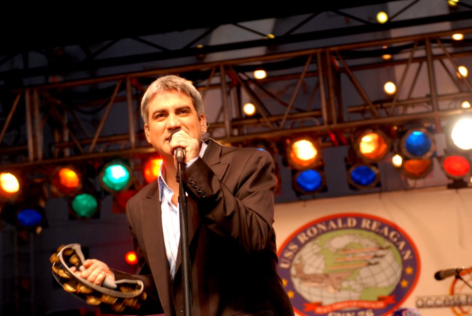 US Navy 061219-N-2959L-102 2006 American Idol winner Taylor Hicks performs for the crowd during a holiday concert for service members and their families aboard the Nimitz-class aircraft carrier USS Ronald Reagan (CVN 76)