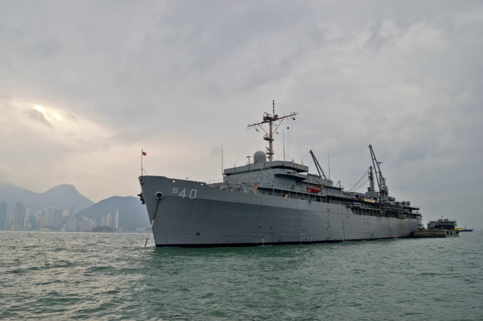 USS Frank Cable anchored in Hong Kong. (8247724666)