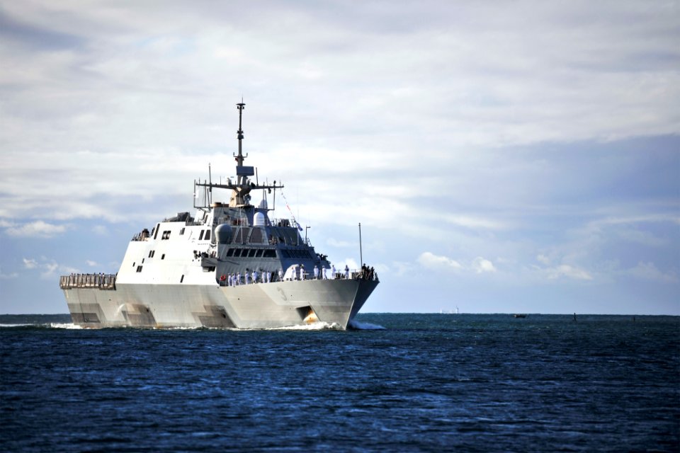 USS Fort Worth (LCS 3) arrives to JBPHH 141124-N-WF272-002