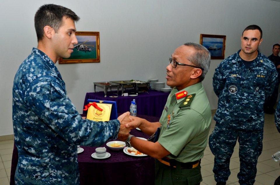 USS Frank Cable operations 141008-N-EV320-028