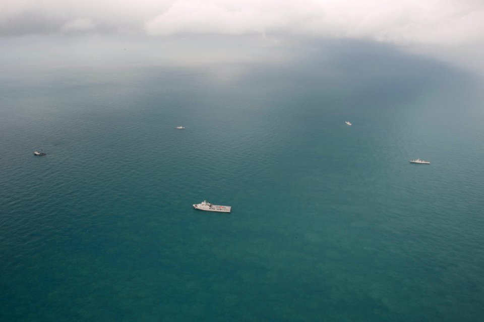 USS Fort Worth (LCS 3) supports AirAsia QZ8501 Search Efforts 150107-N-DC018-170