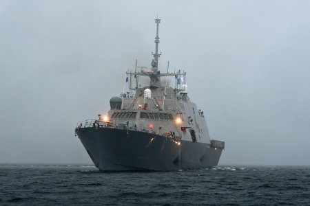 USS Forth Worth is underway for acceptance trials on Lake Michigan. (7158046274)