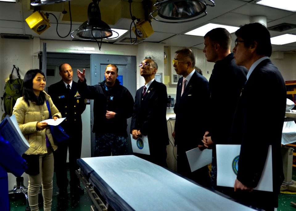 USS Frank Cable action 150302-N-WZ747-038