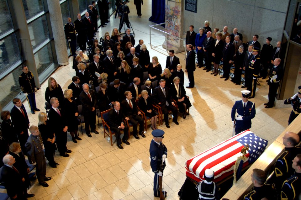 US Navy 070102-A-8817J-183 The casket of former President Gerald R. Ford lay in repose at the Gerald R. Ford Museum in Grand Rapids