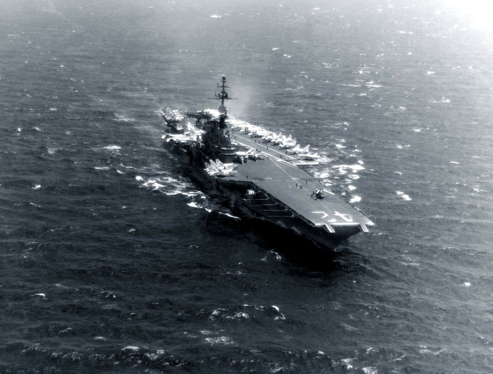 USS Franklin D. Roosevelt (CVA-42) underway in the Mediterranean Sea, in 1971 (6641404)