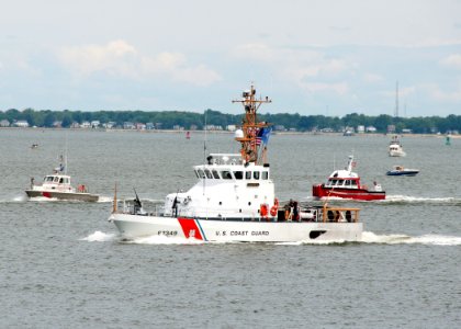 USS Fort McHenry 120606-N-YC845-087