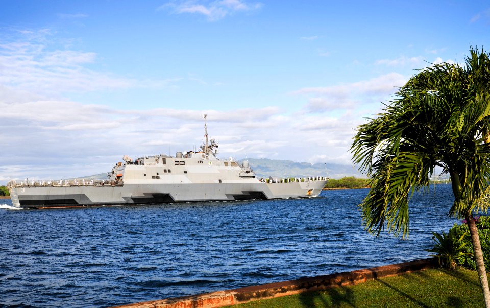 USS Fort Worth (LCS 3) arrives to JBPHH 141124-N-WF272-016
