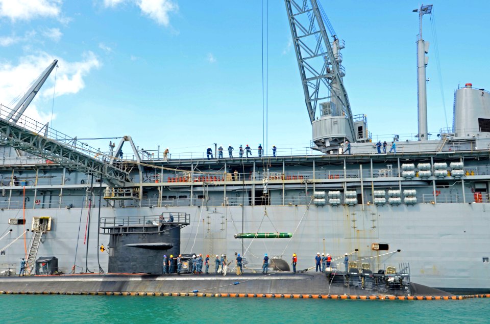 USS Frank Cable assists USS Oklahoma City. (8199140133)