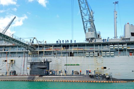 USS Frank Cable assists USS Oklahoma City. (8199140133)