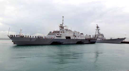 USS Fort Worth arrives in Singapore. (16030879187)