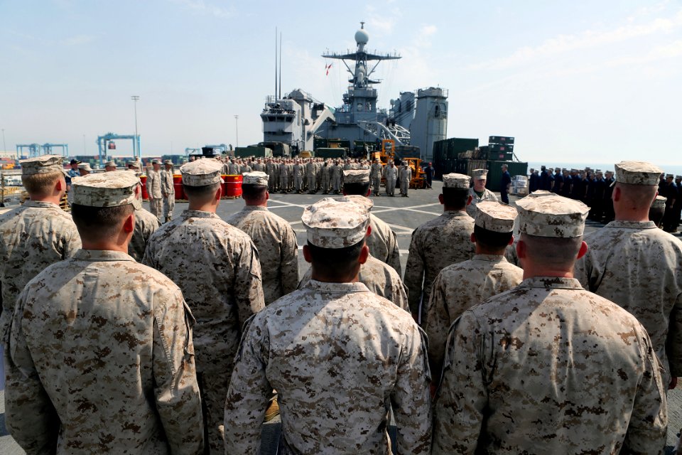 USS Fort McHenry (LSD 43) 150314-M-AR522-162 (16667337079)