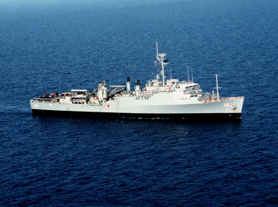 USS Fort Snelling (LSD-30) off Lebanon in 1984
