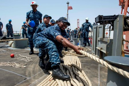 USS Fort McHenry (LSD 43) 150410-N-DQ840-072 (17246629666)