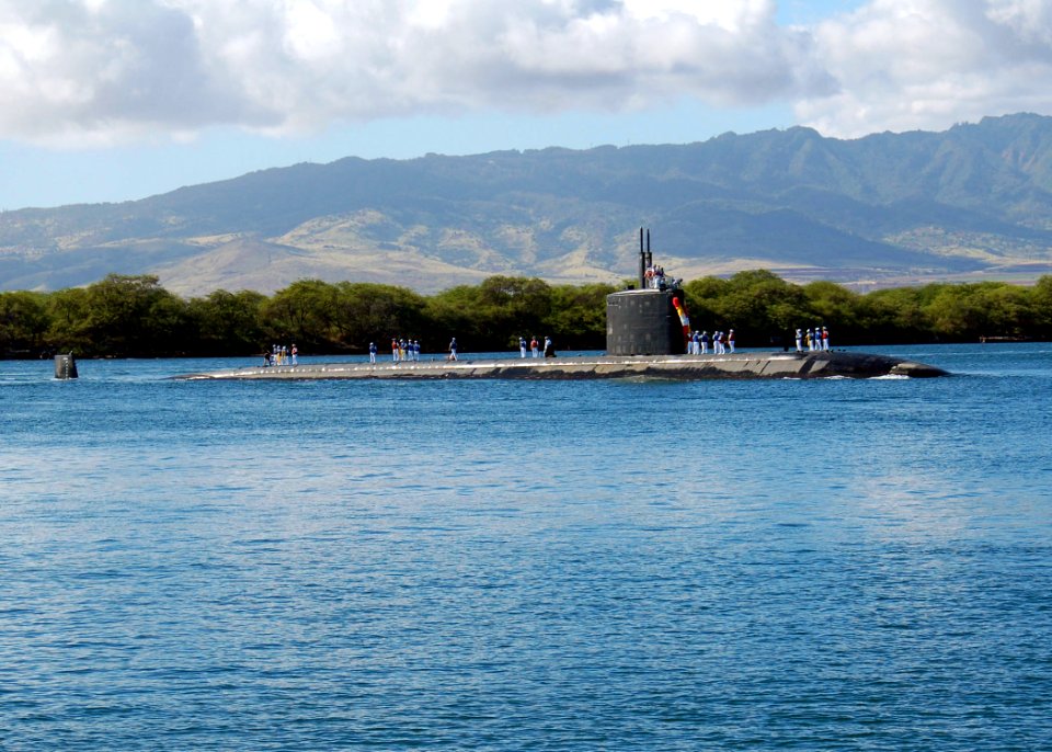 US Navy 061222-N-9486C-001 Los Angeles-class fast attack submarine USS Columbus (SSN-762) returns to Naval Station Pearl Harbor just in time for the holidays