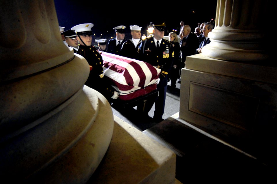 US Navy 061230-F-0193C-017 The casket containing the body of former U.S. President Gerald R. Ford is carried into the Capitol