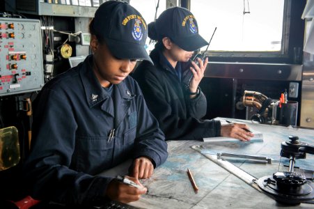 USS Fort McHenry (LSD 43)150310-N-DQ840-010 (16756031276)
