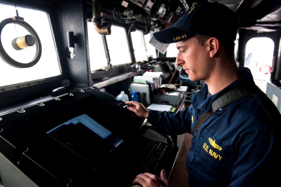 USS Fort McHenry operations 150222-N-DQ840-007