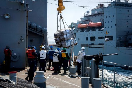USS Fort McHenry (LSD 43) 150226-N-DQ840-530 (16710215132)