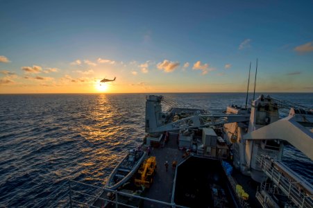 USS Fort McHenry 141223-N-DQ840-108