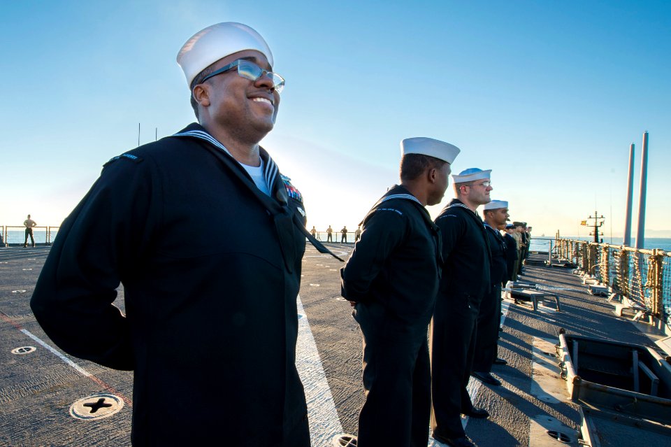 USS Fort McHenry activity 141229-N-DQ840-013