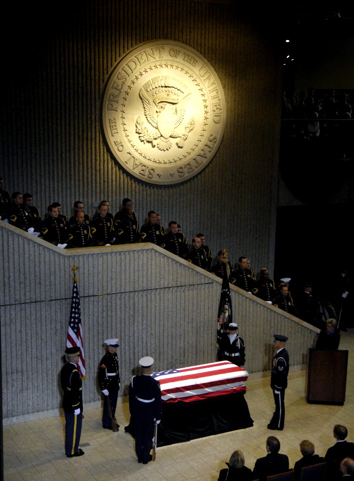 US Navy 070102-F-8535W-183 The casket of former President Gerald R. Ford lay in repose at the Gerald R. Ford Museum in Grand Rapids