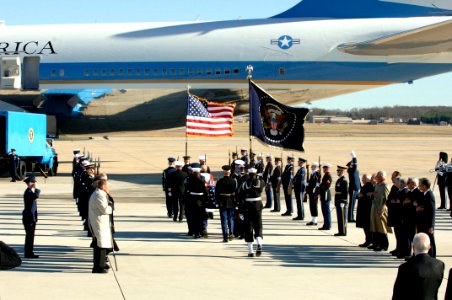 US Navy 070102-F-0194C-114 Members of the Ceremonial Honor Guard carry the casket of former President Gerald R. Ford, 38th President of the United States as Andrews Air Force Base, Md