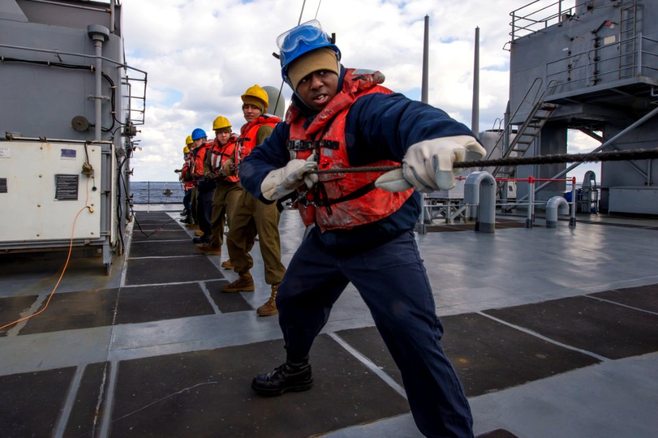 USS Fort McHenry operations 150109-N-DQ840-131