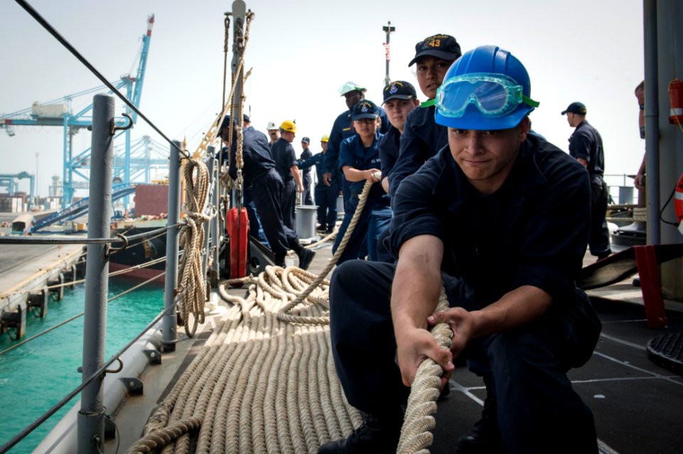 USS Fort McHenry (LSD 43) 150310-N-DQ840-062 (16595742479)