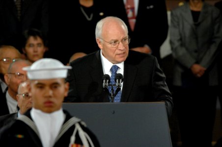 US Navy 061230-D-1142M-021 Vice President Richard B. Cheney pays tribute to former President Gerald R. Ford during services at the U.S. Capitol Rotunda, Dec. 30, 2006