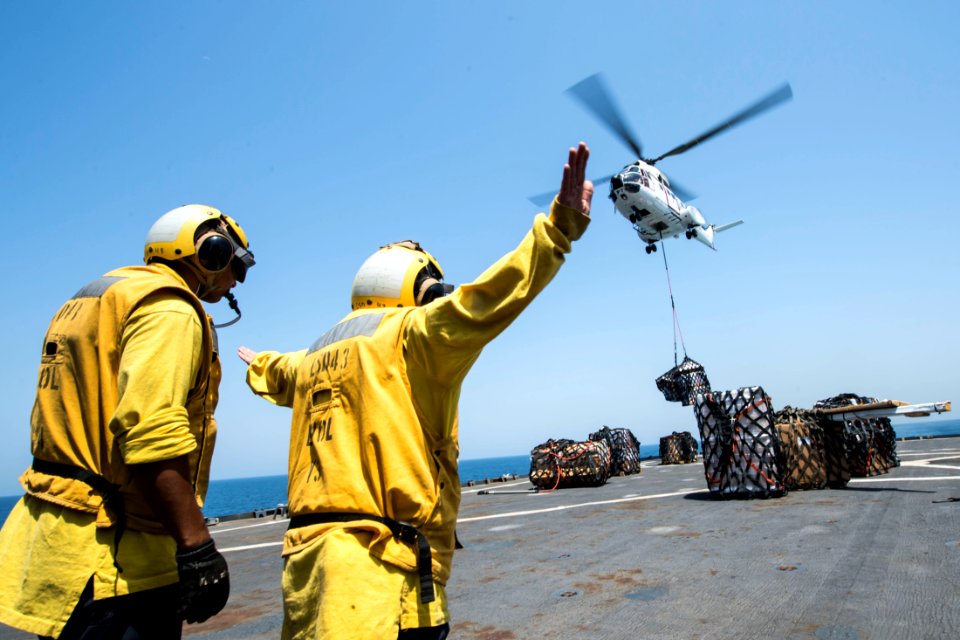 USS Fort McHenry (LSD 43) 150424-N-DQ840-107 (17111915899)