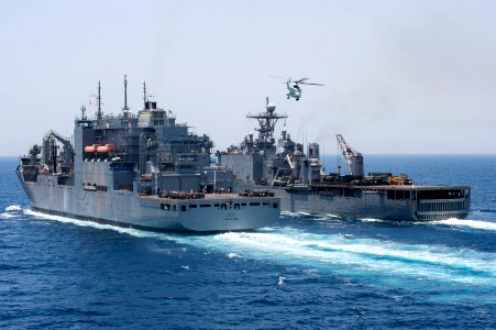 USS Fort McHenry (LSD 43) 150424-N-XG464-112 (16675645754)