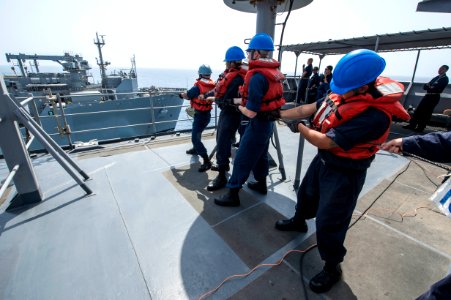 USS Fort McHenry (LSD 43) 150516-N-DQ840-010 (17624867089)