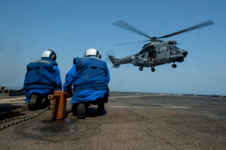 USS Fort McHenry (LSD 43) 150217-N-DQ840-243 (16380975500)
