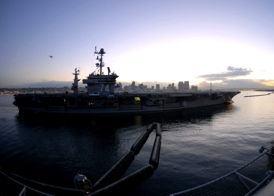 US Navy 070119-N-7730P-115 The Nimitz-class aircraft carrier USS John C. Stennis (CVN 74) makes an early morning arrival in San Diego