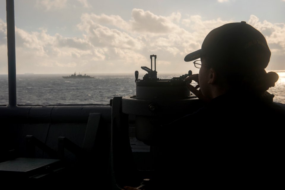 USS Fort McHenry 150107-N-DQ840-065