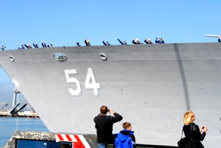 US Navy 070120-N-9195K-057 Service members stationed aboard guided missile cruiser USS Antietam (CG 54) wave to family members before departing Naval Base San Diego