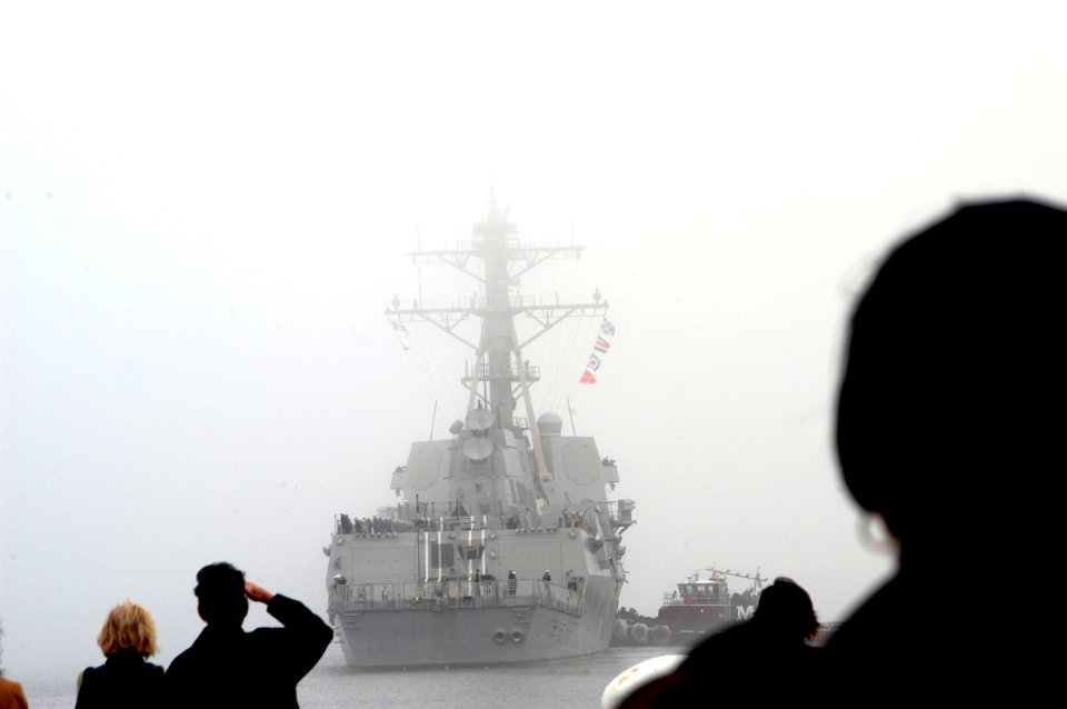 US Navy 070105-N-1713L-029 Families watch as guided missile destroyer USS Nitze (DDG 94) departs into the fog at Naval Station Norfolk