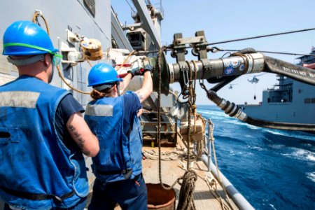USS Fort McHenry (LSD 43) 150424-N-DQ840-181 (17110360108)