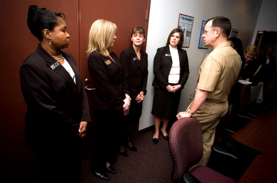 US Navy 070119-N-0696M-134 Chief of Naval Operations (CNO) Adm. Mike Mullen visit with volunteer workers at the Naval Submarine Base Kings Bay Fleet and Family Support Center