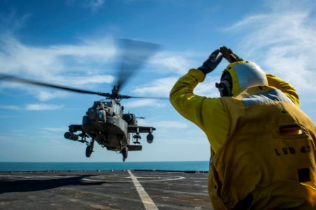 USS Fort McHenry (LSD 43) 150224-N-DQ840-220 (16022543283)