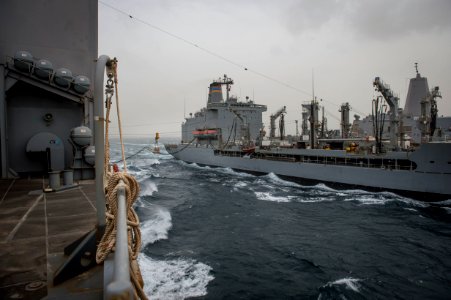 USS Fort McHenry (LSD 43) 150222-N-DQ840-081 (16620530622)