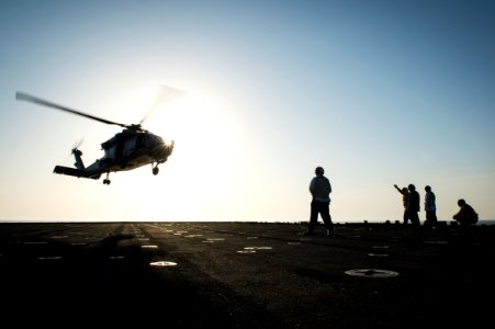 USS Fort McHenry (LSD 43) 150214-N-DQ840-149 (16371775099)