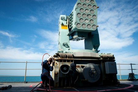 USS Fort McHenry (LSD 43) 150224-N-DQ840-057 (16435148237)