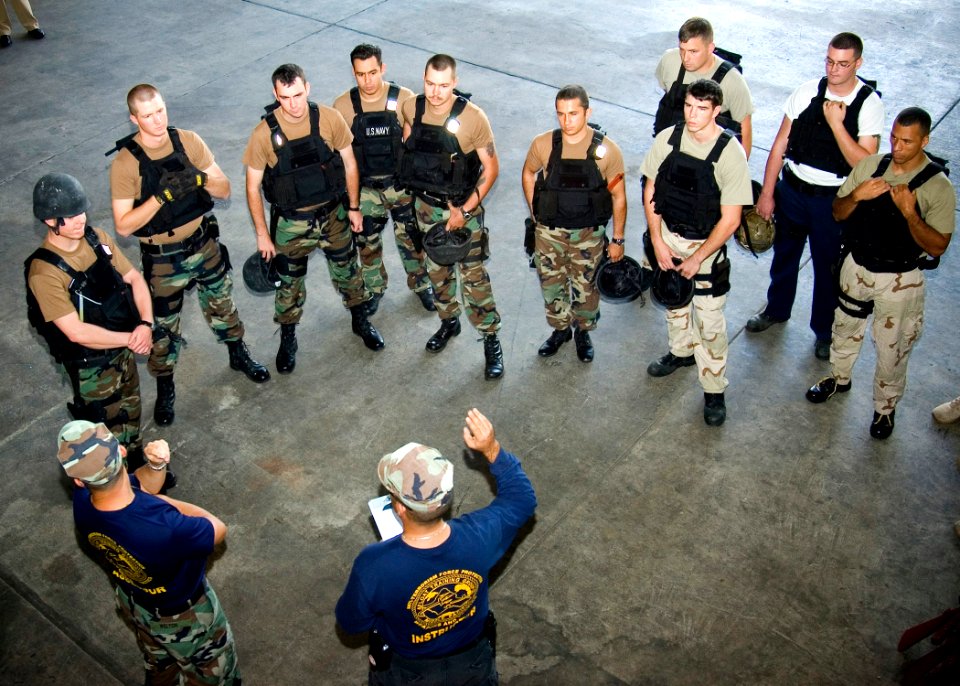 US Navy 070118-N-4856G-001 The Afloat Training Group (ATG) instructs Sailors participating in Surface Line Week on simulated compartment clearing